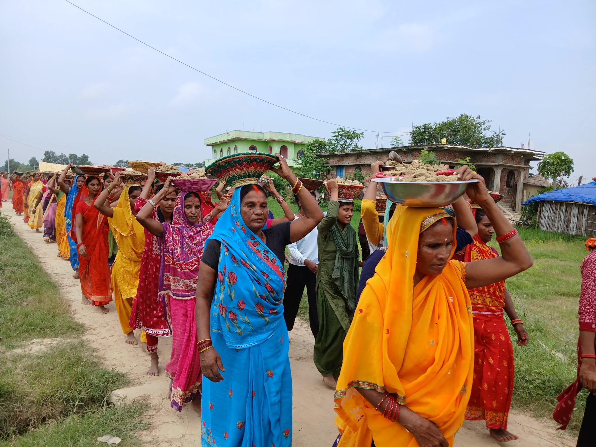 कलैयामा दुर्गा पूजाका लागि मूर्ति बनाउन माटो संकलन (फोटोफिचर)