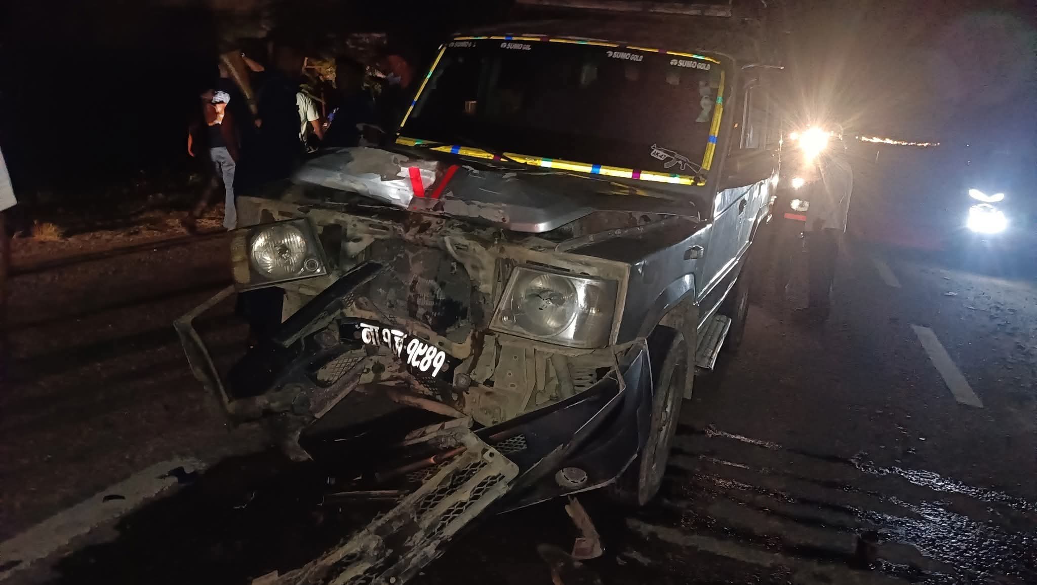 मोटरसाइकल र टाटा सुमो ठोक्किँदा चालक गम्भीर घाइते