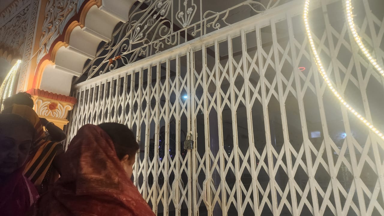 जनकपुरधामको कृष्ण मन्दिरमा ताल्चा, श्रद्धालु दर्शन विना फर्किए
