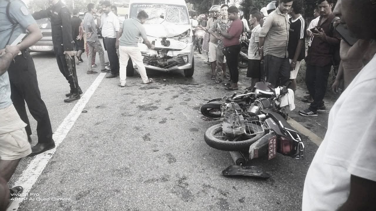 धनुषाको जमुनिबासमा सवारी दुर्घटना, एक युवक गम्भीर घाइते