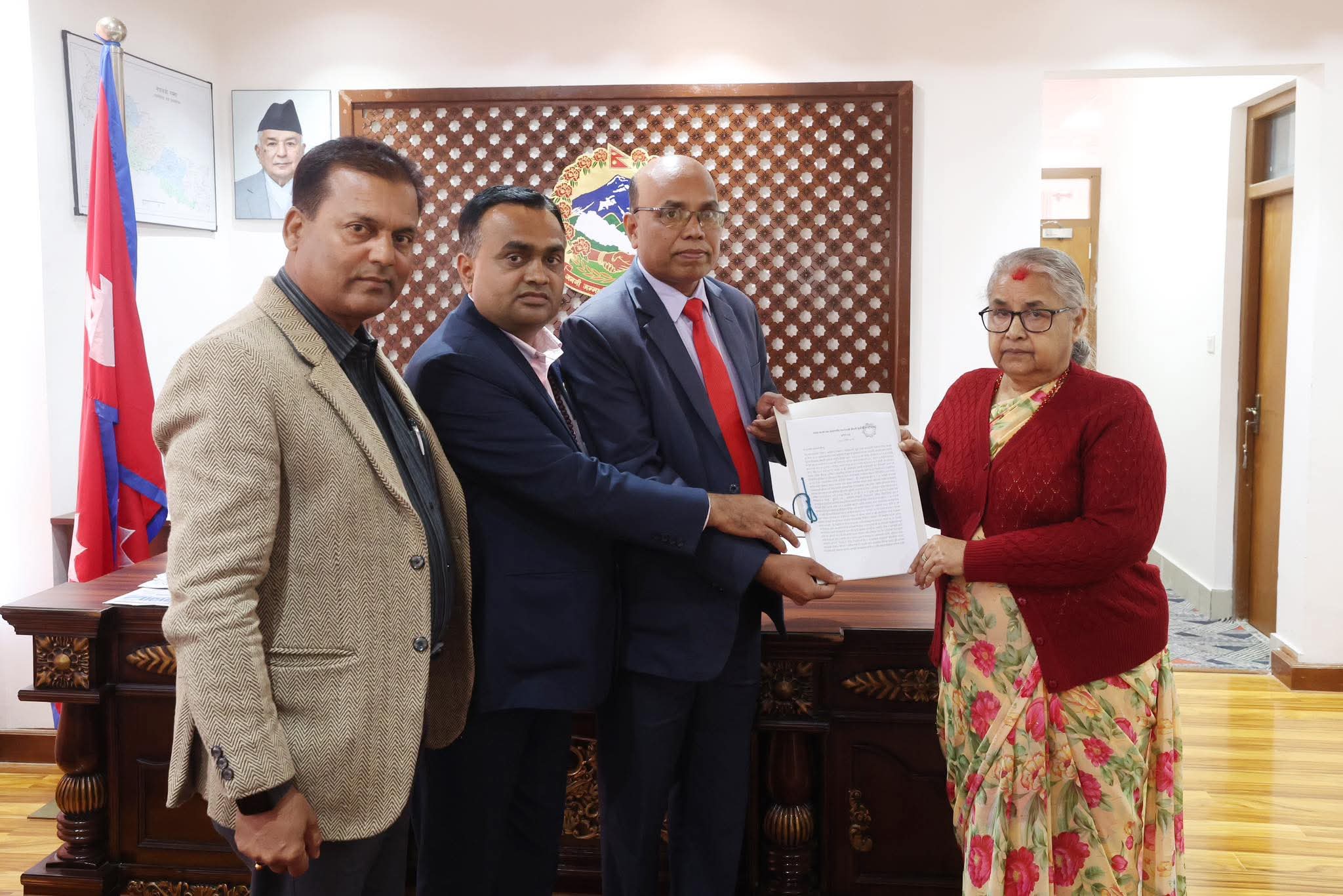 जनमतको १२ बुँदे ज्ञापनपत्र प्रधानमन्त्रीलाई: मधेश आन्दोलनका सबै सम्झौता कार्यान्वयन गर्न माग