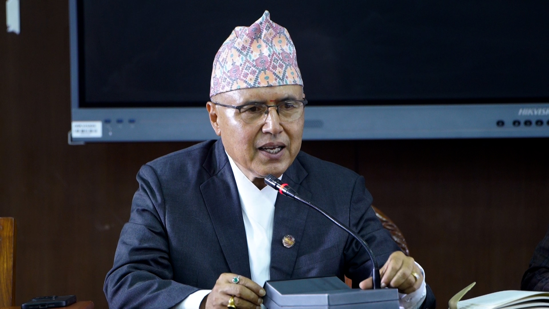 लगानी वृद्धि गराउन सरकार प्रयासरत छ : अर्थमन्त्री खनाल