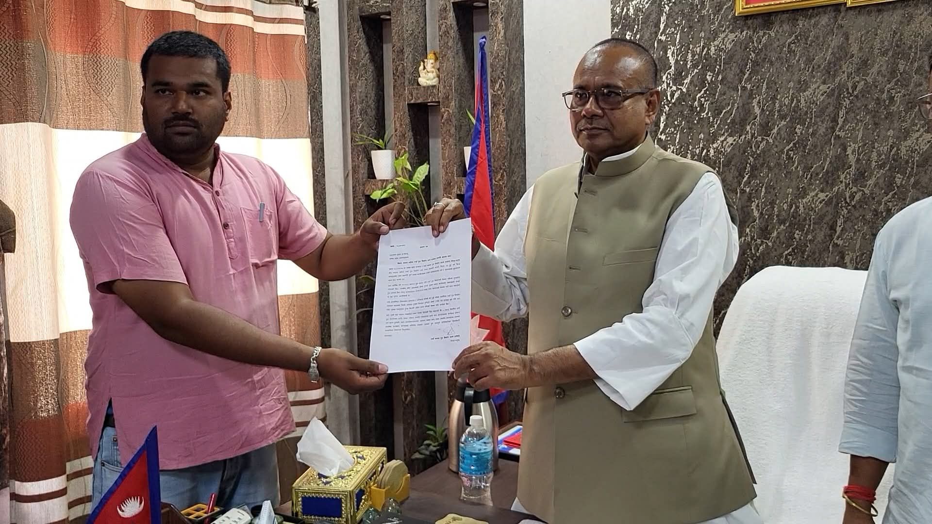 कमला नदीमा नयाँ पुल निर्माण अघि बढाउन माग, मुख्यमन्त्रीलाई ज्ञापनपत्र