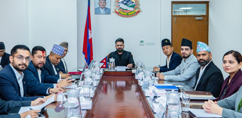 मन्त्रिपरिषद् बैठक जारी