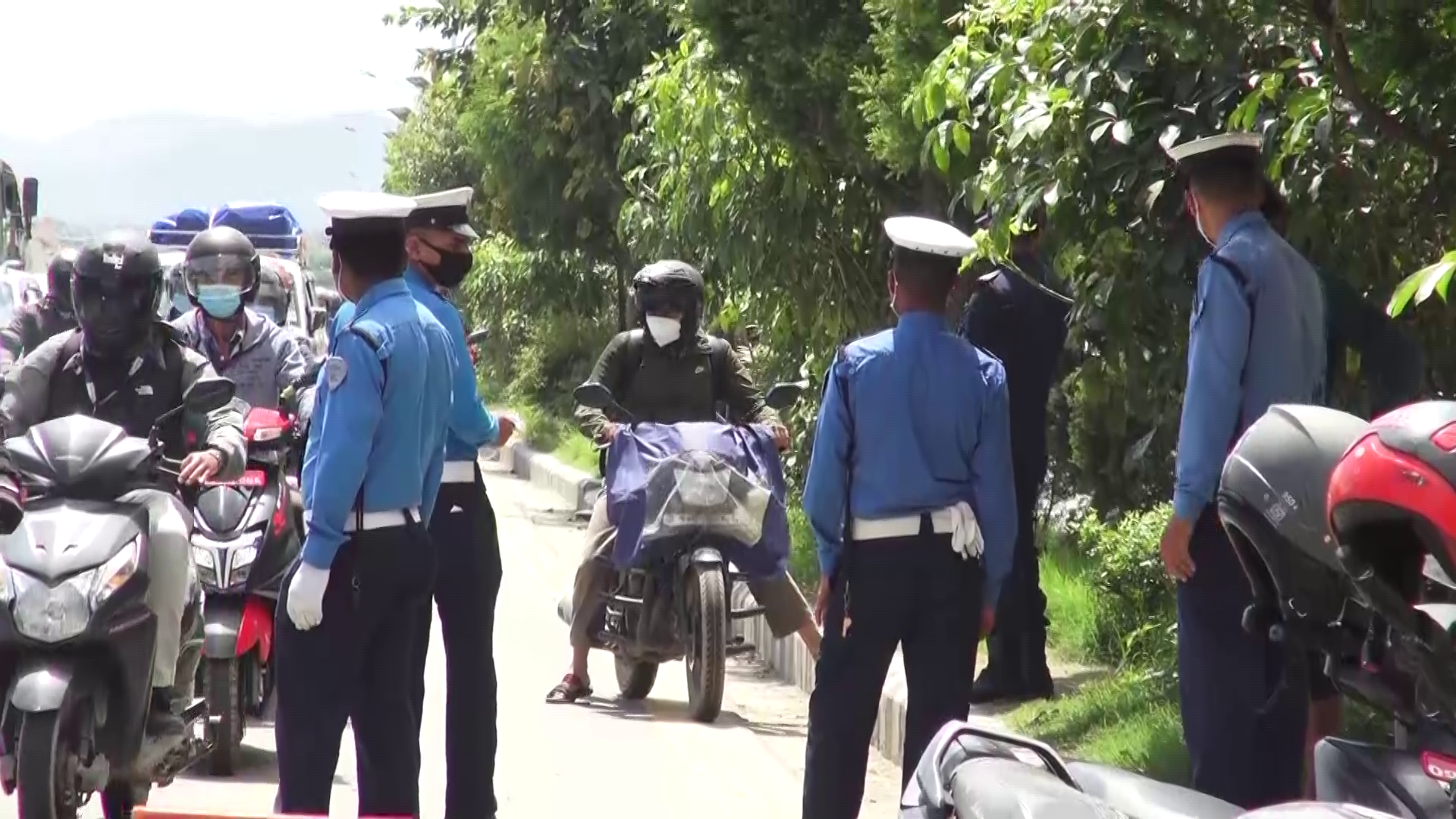 चौबीस घण्टामा ट्राफिक प्रहरीद्वारा दुई हजार ७४६ जना कारबाहीमा