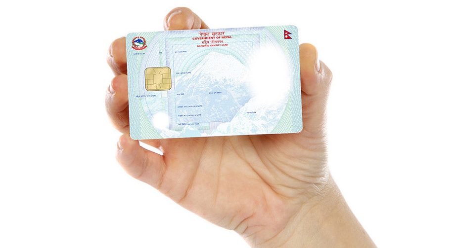 दुई स्थानीय तहले राष्ट्रिय परिचयपत्र वितरण गर्दै