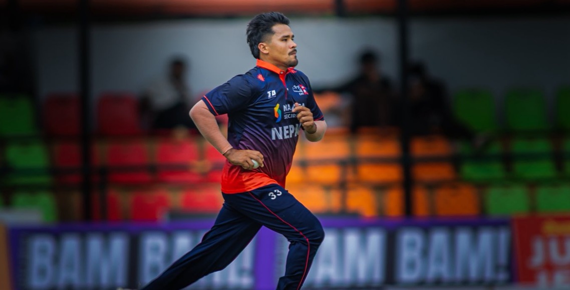 विकेटका लागि ओमानविरुद्ध संघर्ष गर्दै नेपाल