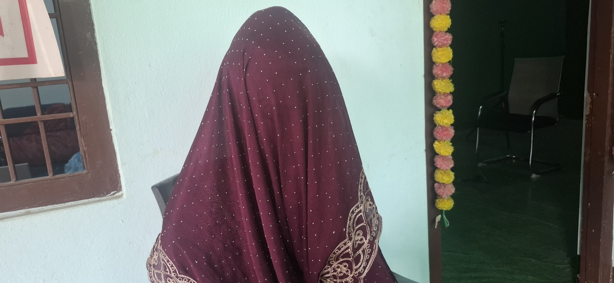 धनुषामा बलात्कारका आरोपी अझै फरार, श्रीमानले त्यागेपछि पीडित महिलाको बिचल्ली