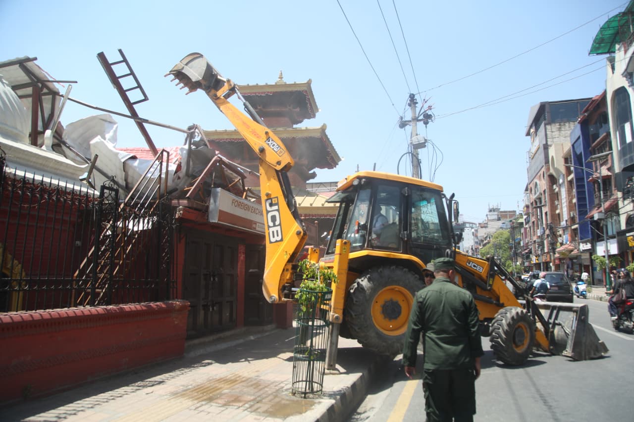 अतिक्रमित सुकुम्बासी बस्ती हटाउन प्रधानमन्त्रीको निर्देशन : आइतबारदेखि डोजर चल्ने