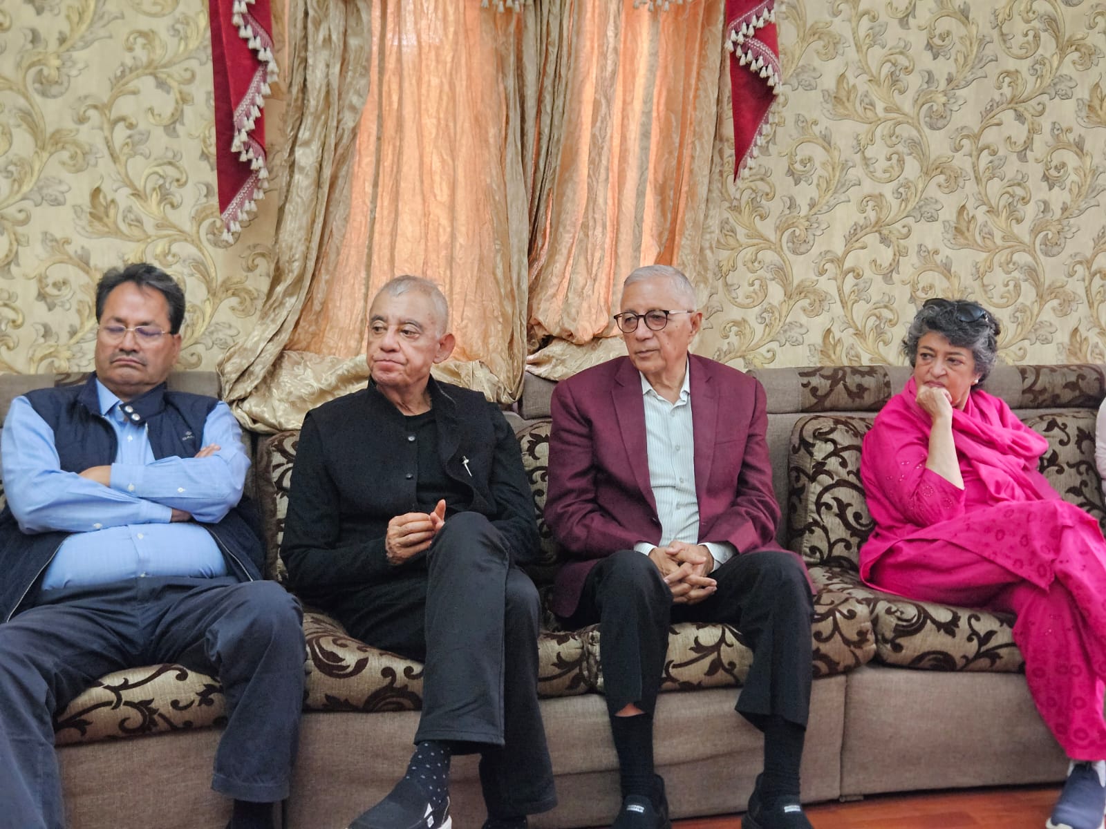 डा. शेखर कोइरालाले गरे आफू निकट नेताहरूसँग अलग्गै छलफल