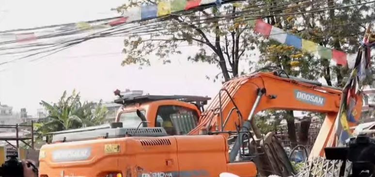 सुकुम्बासी बस्तीमा डोजर चल्यो