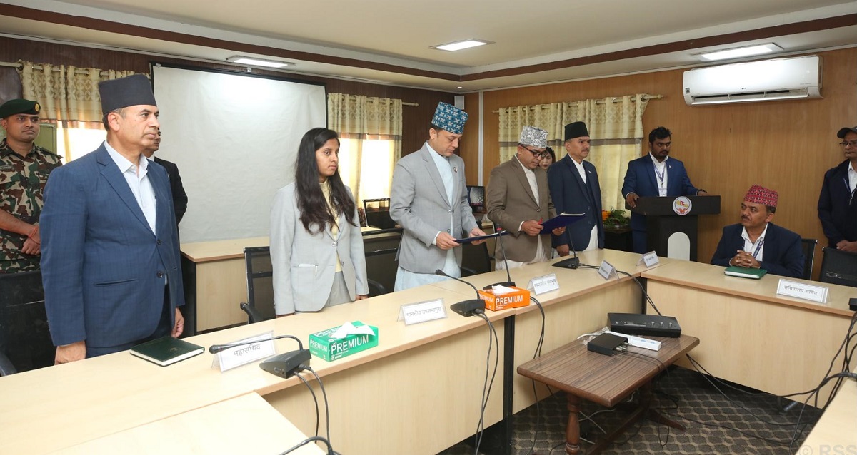 सभामुखसमक्ष प्रतिनिधिसभा सचिवको शपथ