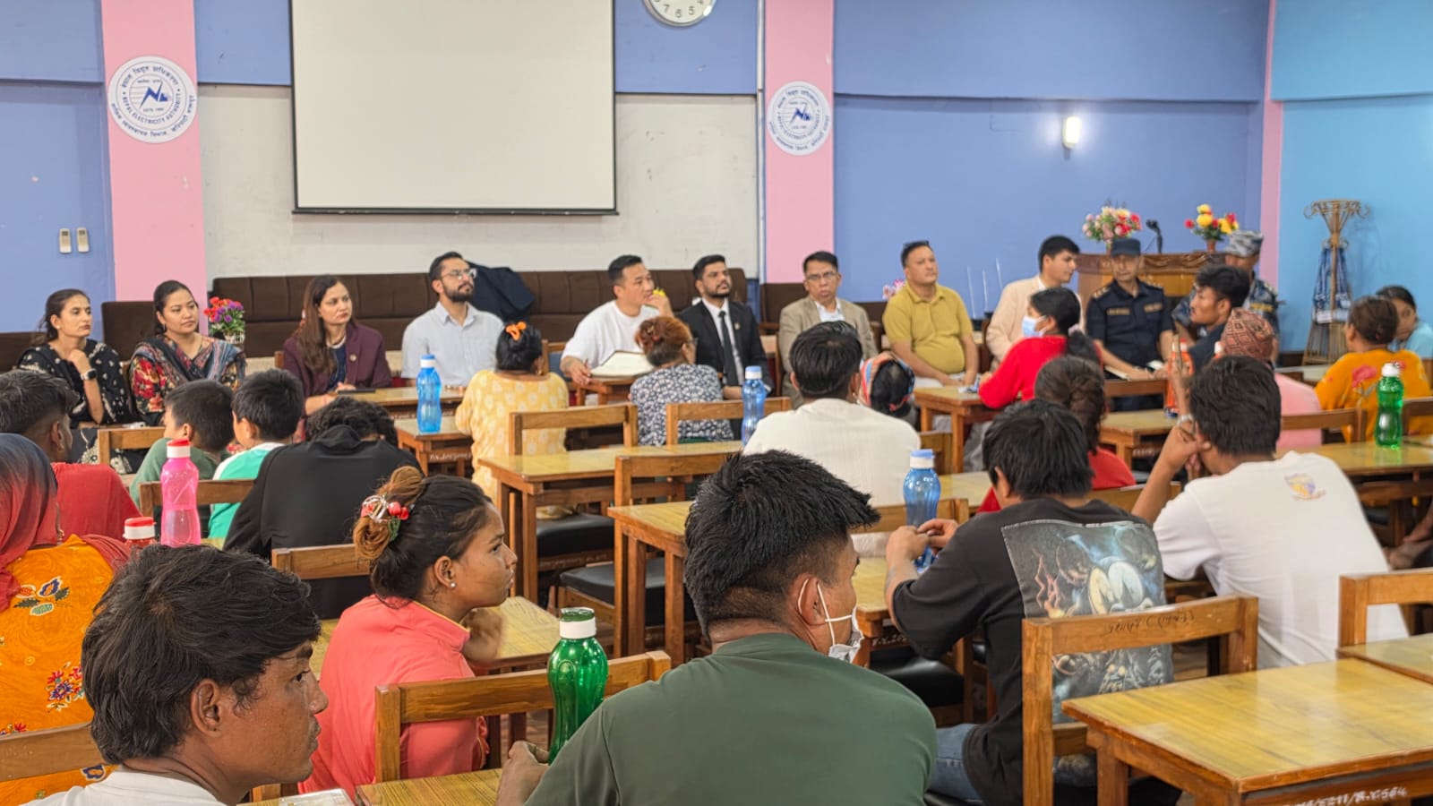 भक्तपुरका होल्डिङ सेन्टरमा मन्त्रीहरूको टोली, सुकुम्बासीको अवस्थाबारे स्थलगत अनुगमन
