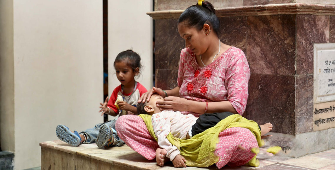 स्वास्थ्यकर्मीको हड्तालले बिरामी अलपत्र (तस्बिरहरू)