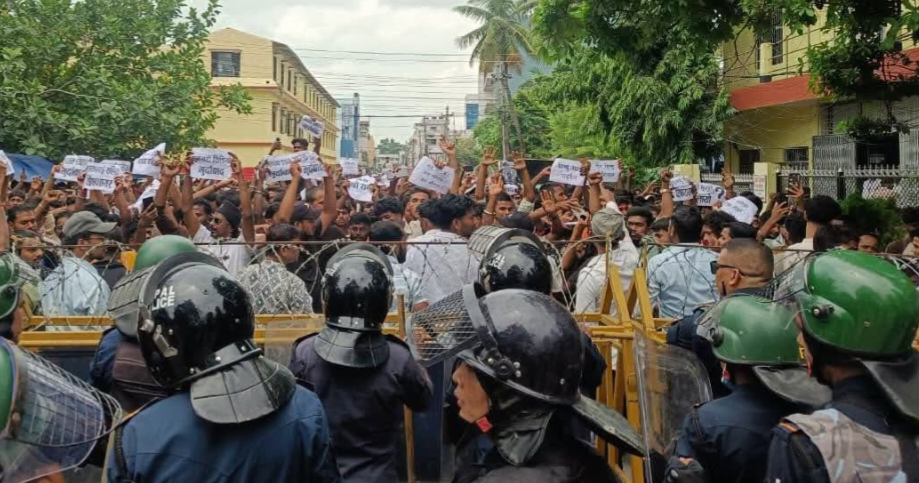 सर्वपक्षीय बैठकअघि विराटनगरमा विरोध प्रदर्शन