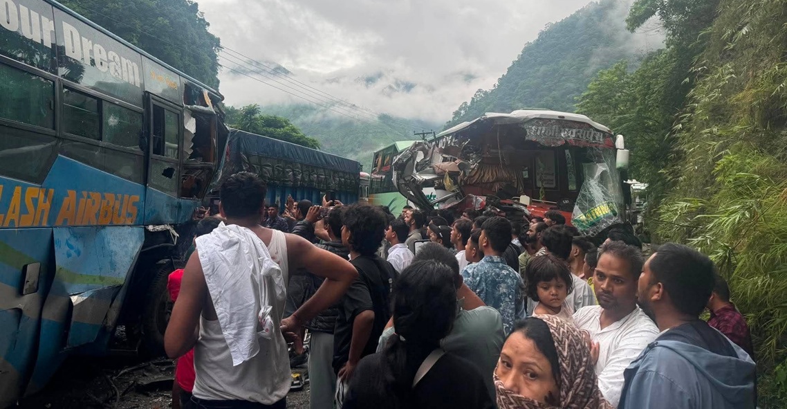 जलविरेमा ३ सवारीसाधन आपसमा ठोकिँदा मुग्लिन-नारायणगढ सडक अवरुद्ध