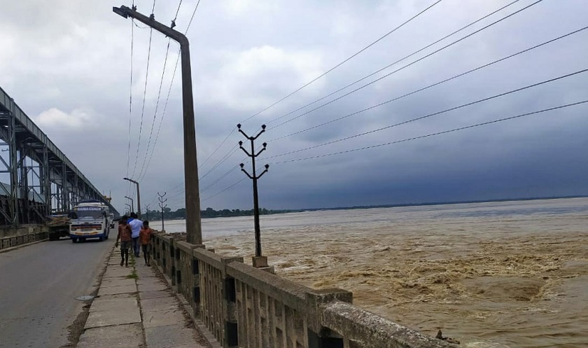 सप्तकोसीमा पानीको बहाव बढ्यो, २१ ढोका खोलिए