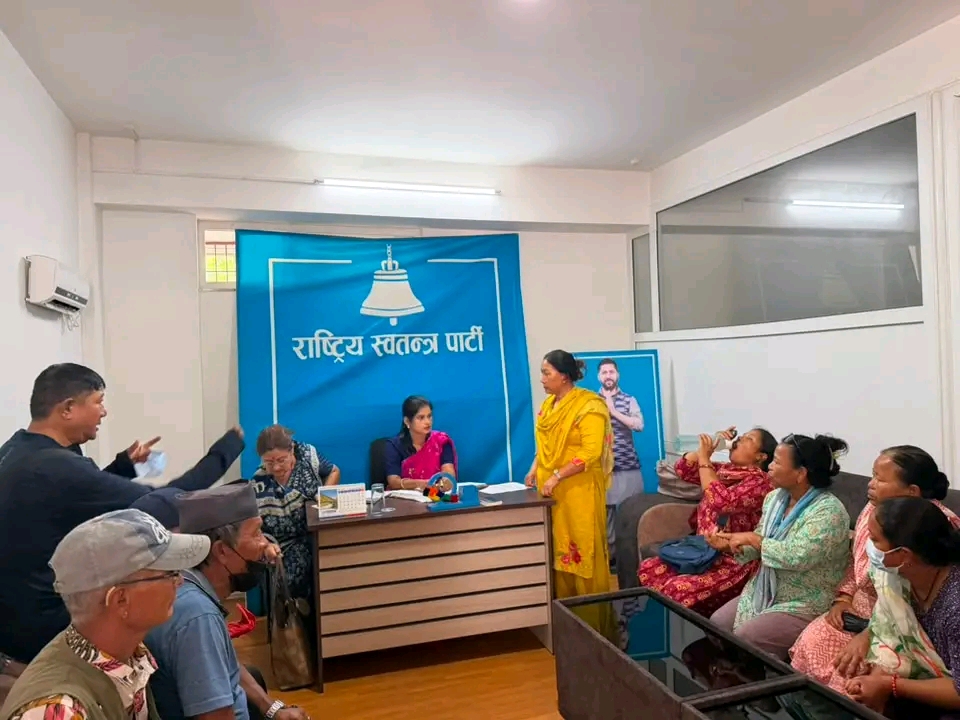 ‘हामी सुन्छौँ’ अभियानमा जुली यादव, दिनभरि नागरिकका गुनासा सुन्दै