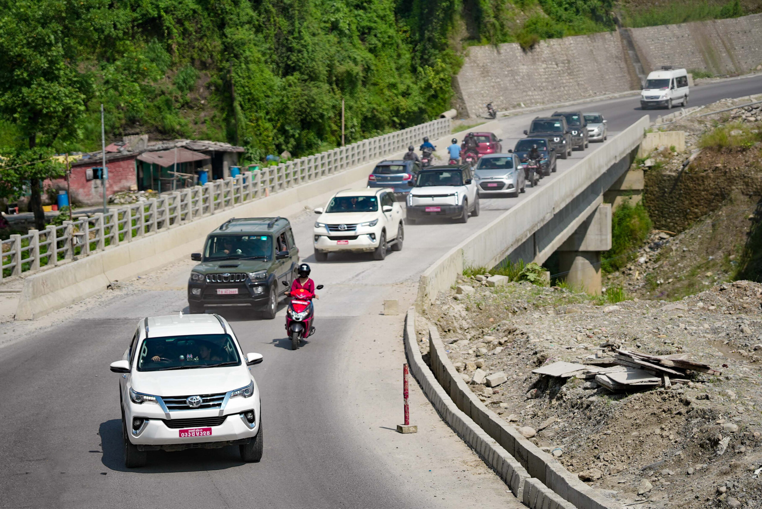 प्रधानमन्त्री शाह बाढी प्रभावित क्षेत्र नुवाकोटतर्फ प्रस्थान