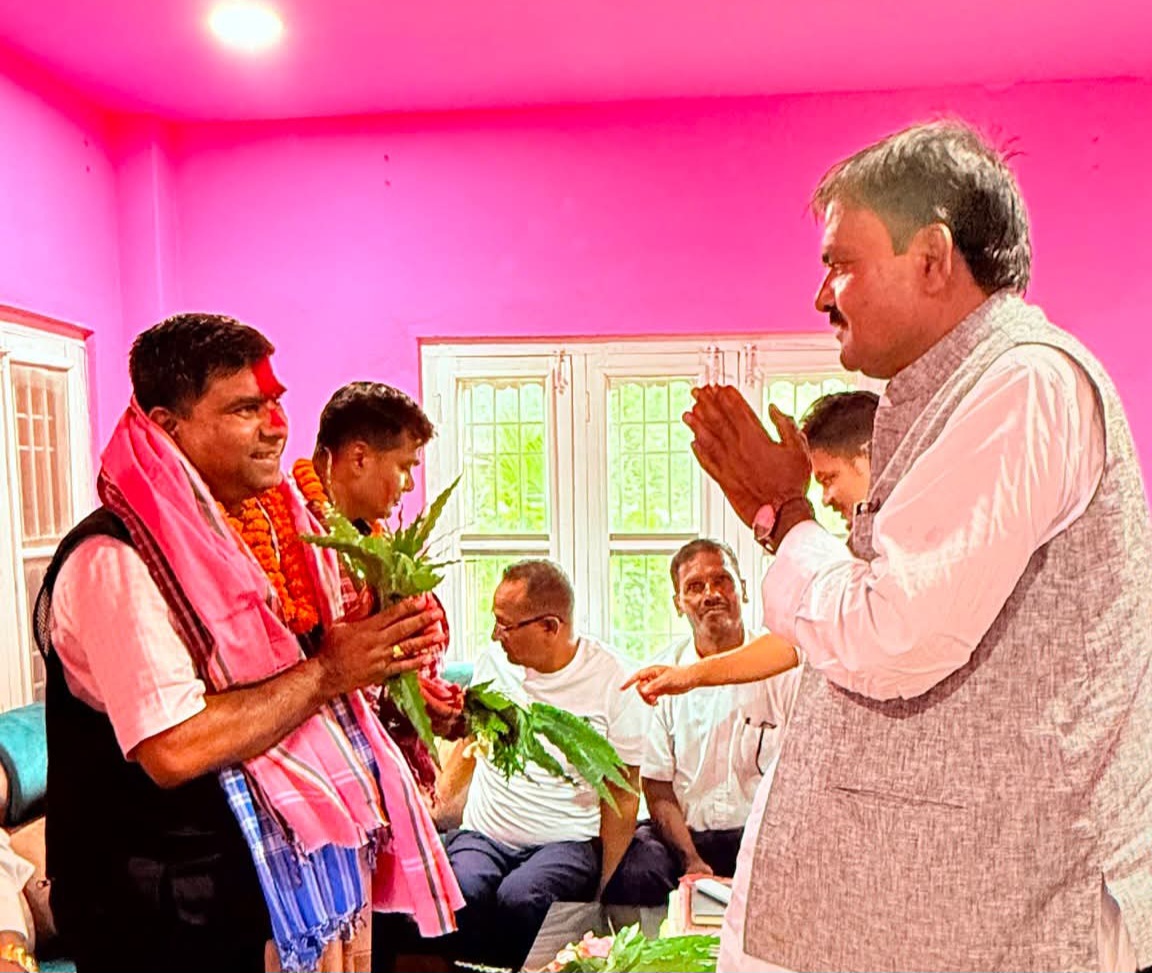 रौतहटबाट सप्तरी सरुवा भएका वन अधिकृत ठाकुरलाई बिदाइ