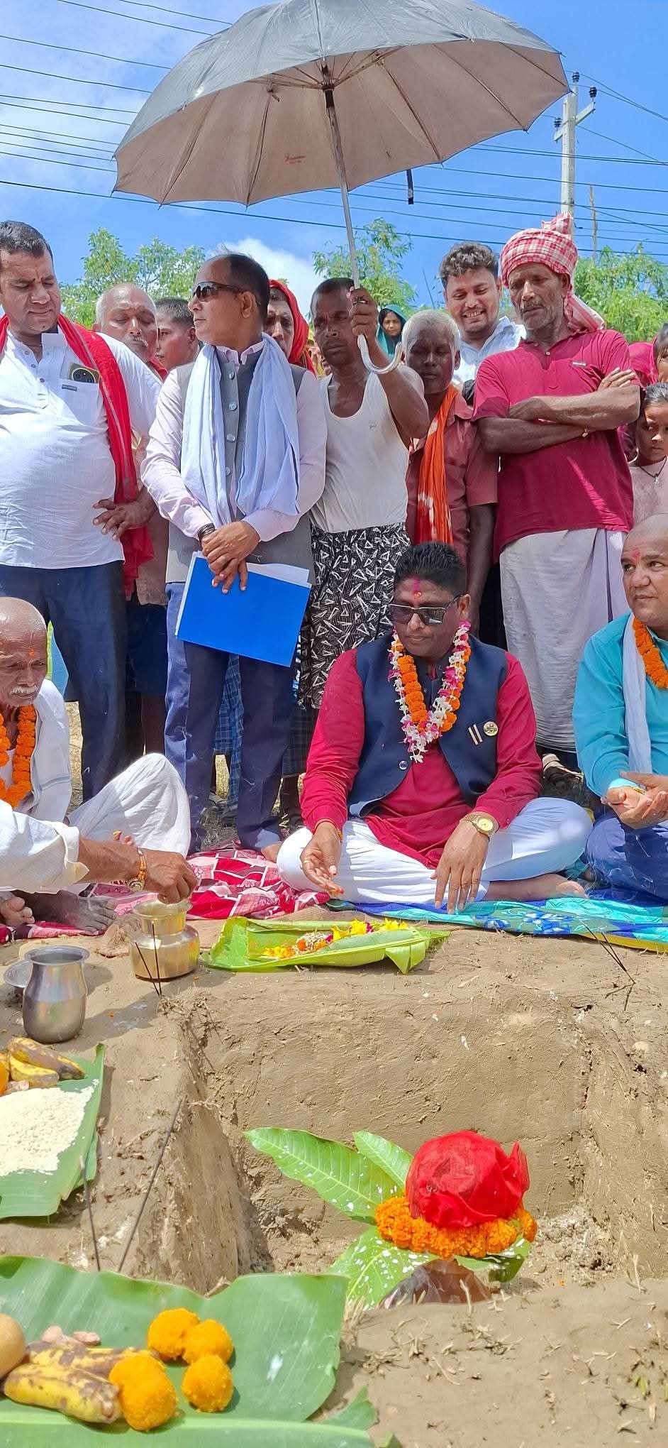 ‘कुन बजेट हो, थाहा छैन’ : मन्त्रालयका सचिव अनभिज्ञ, मन्त्रीले गरे मन्दिरको शिलान्यास