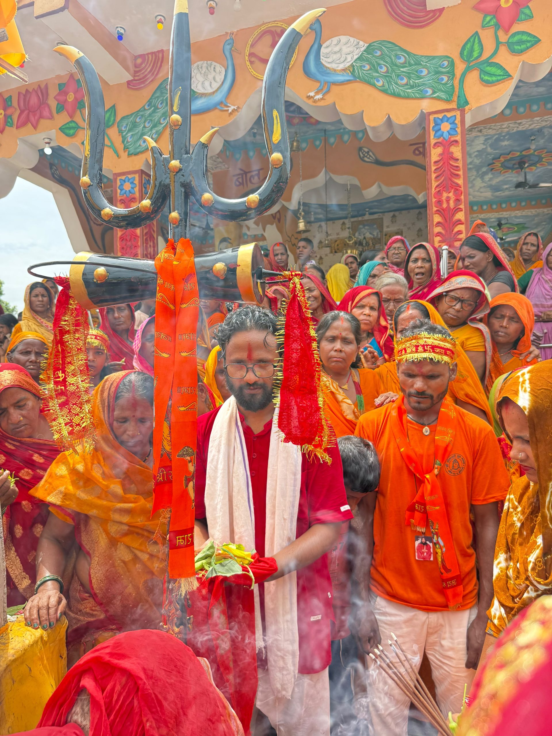 बीपी साहद्वारा खरिहानीमा ५१ किलोको विशाल त्रिशूल स्थापना
