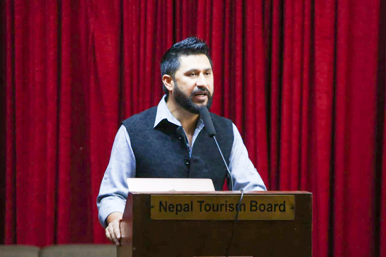 रास्वपामा बढ्यो असमझदारी, मन्त्री र सांसदलाई आज रविको निर्देशन