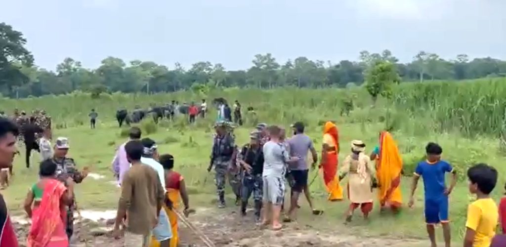 नेपाली भूमि सुस्ताभित्र पसेर भारतीय एसएसबीले अस्थायी बाँध भत्कायो, स्थानीयसँग विवाद