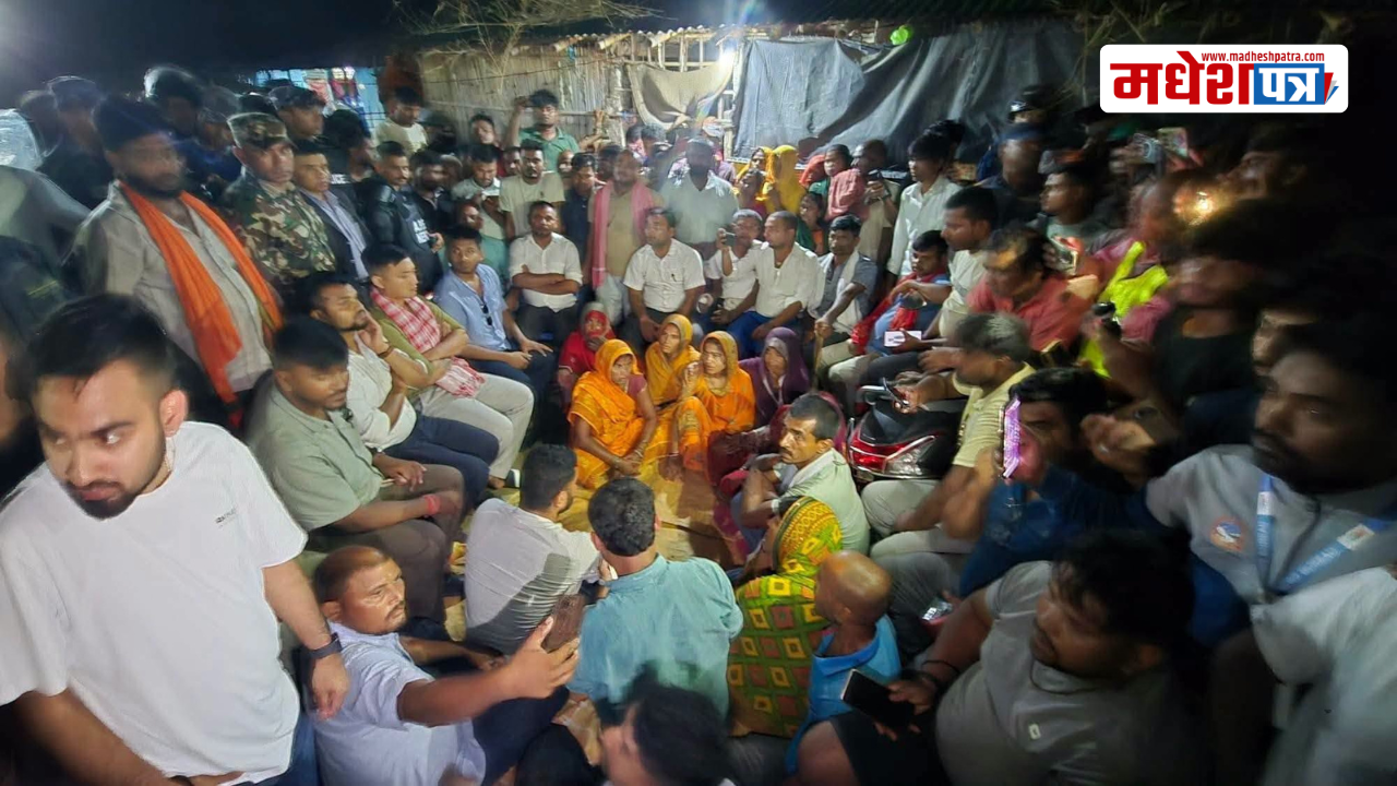 ज्यान गुमाएका १५ वर्षीय गणेश यादवको घरमा मध्यरातमा पुगे गृहमन्त्री