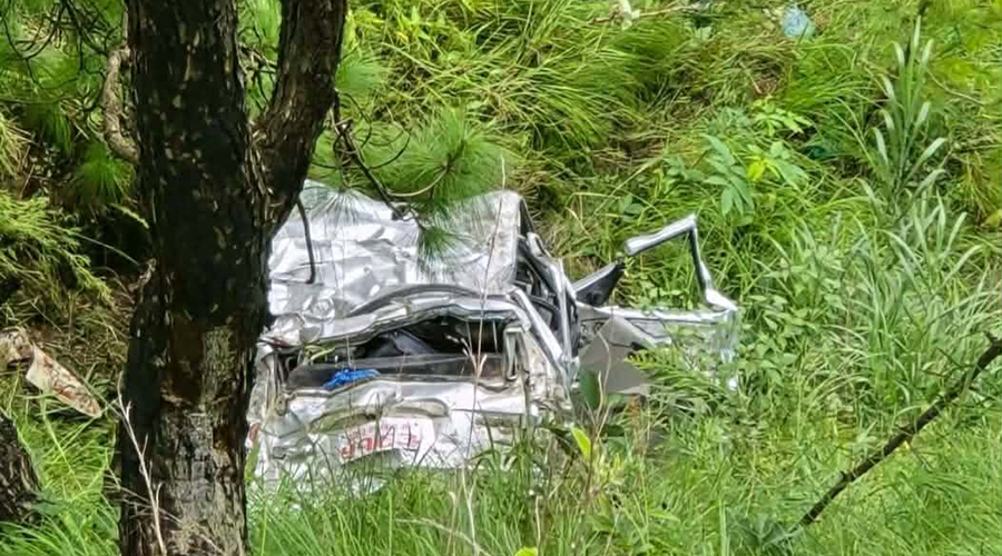 उच्च अदालत वीरगञ्जका मुख्य न्यायाधीश सवार गाडी मकवानपुरमा दुर्घटना