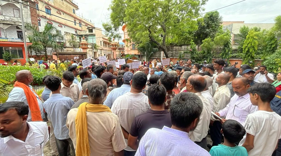 गुठीको जग्गा खाली गराउन खोजेको भन्दै जनकपुरमा प्रदर्शन, ‘पहिले तथ्यांक र मुआब्जा देऊ’