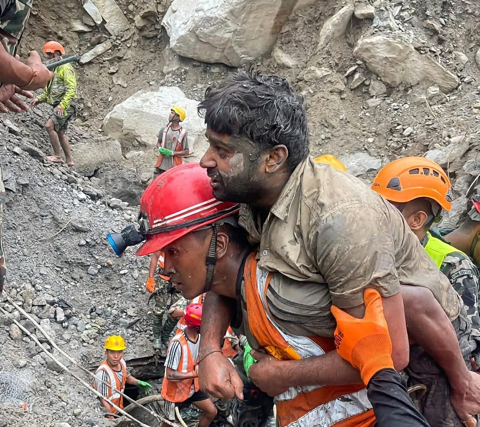त्रिशूली ३ ‘ए’ जलविद्युत् आयोजनाको सुरुङभित्रबाट १ जनाको जीवितै उद्धार