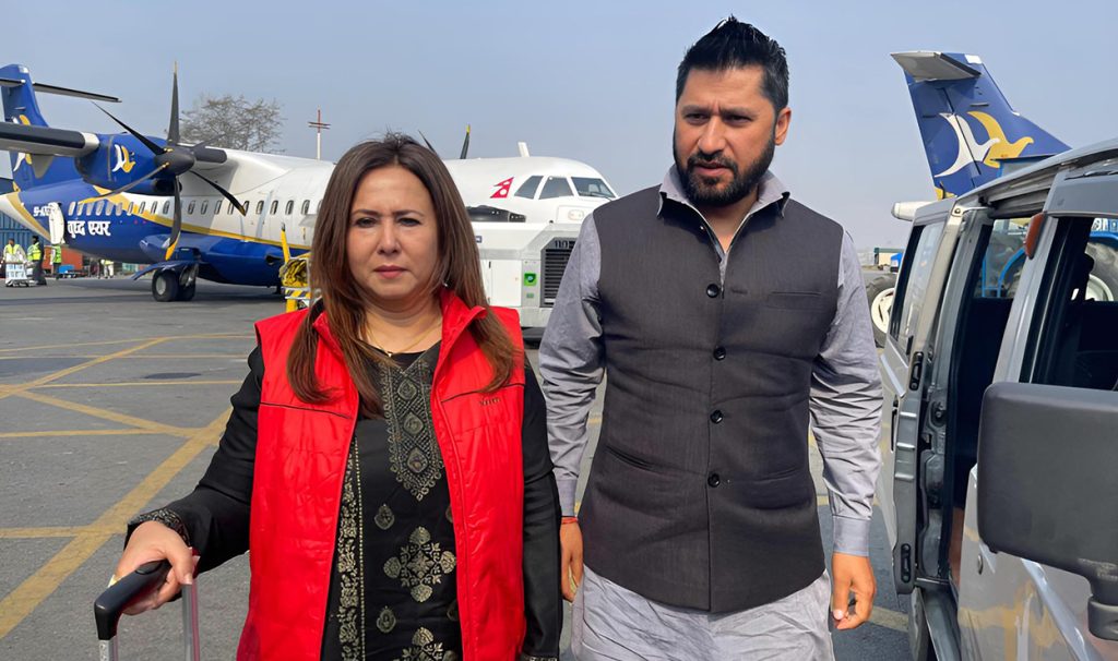 तीनदिने भारत भ्रमणमा रवि लामिछाने, पत्नी निकितासहित तीर्थयात्रामा